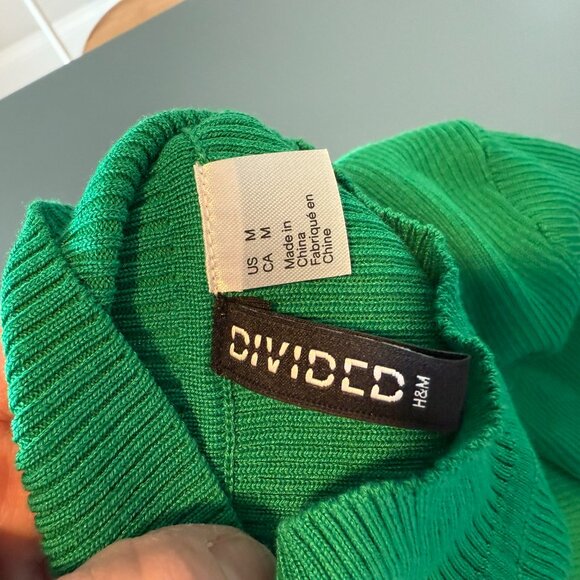 Divided | Cropped Turtleneck | Kelly Green | M - Picture 3 of 3